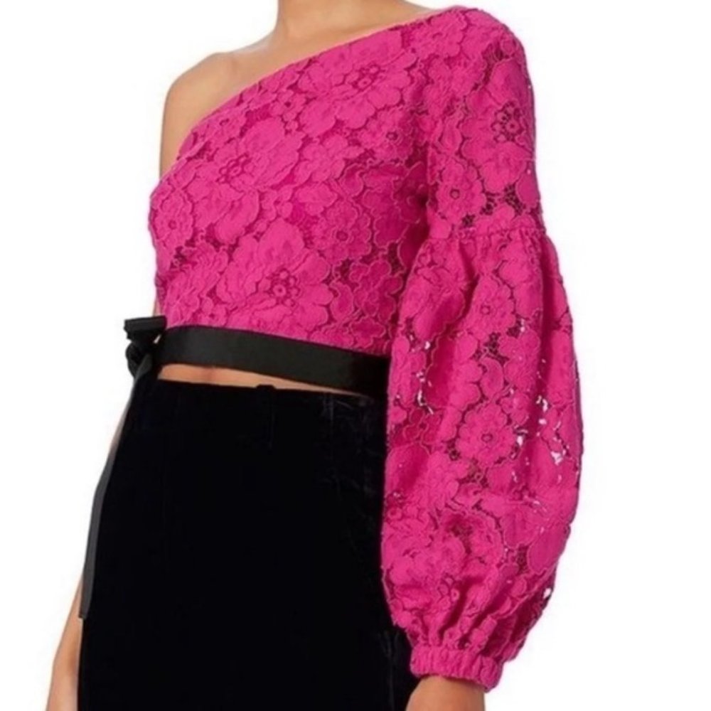 Alexis one shoulder crop top!